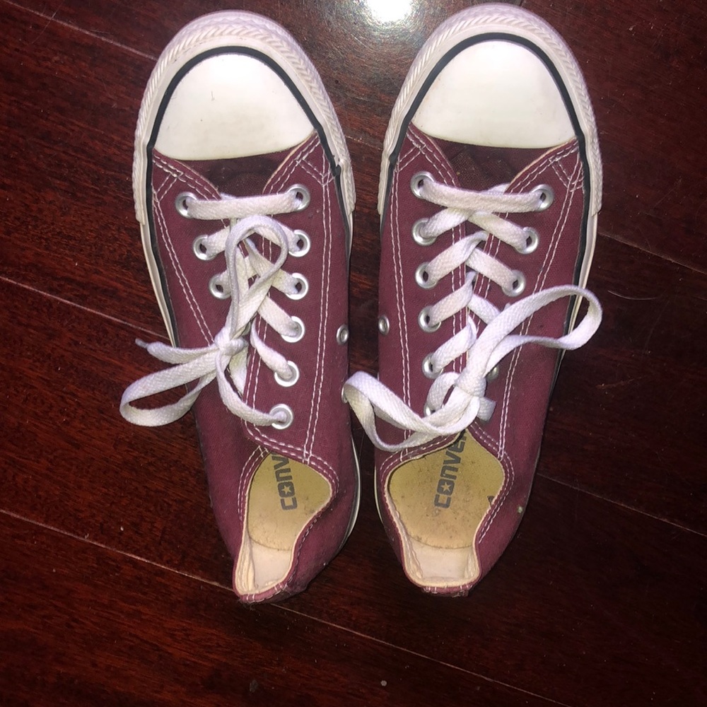 Maroon converse